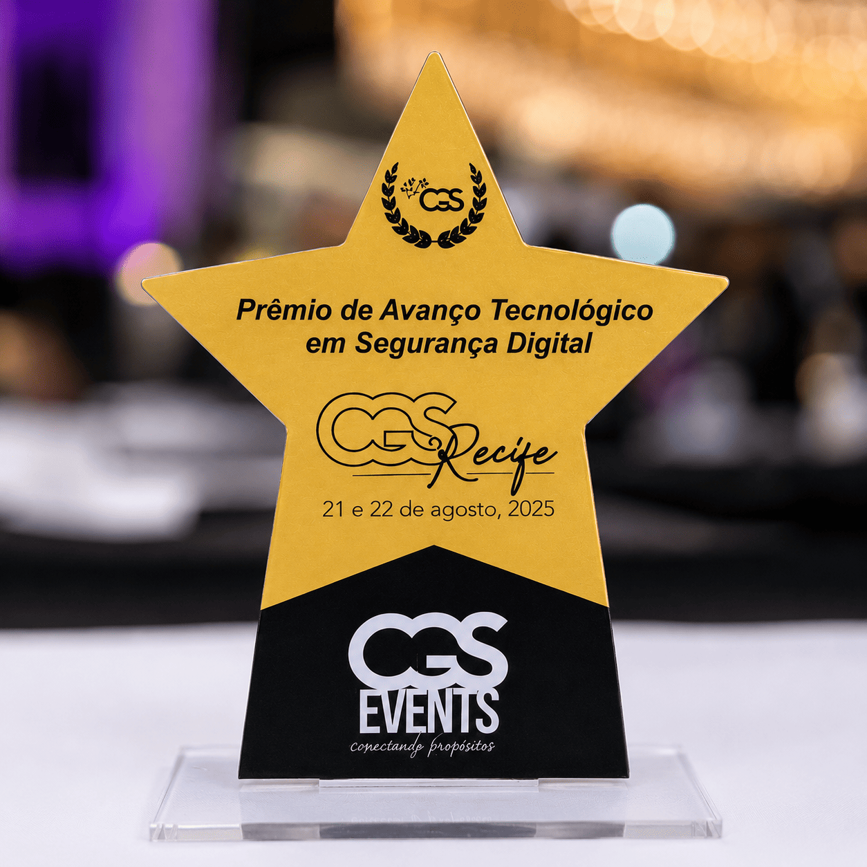 Troféu do prêmio de Avanço Tecnológico em Segurança Digital, entregue no CGS-Recife de 2025